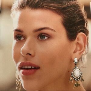 Chloe and Isabel Aventine Statement Earrings               
B1